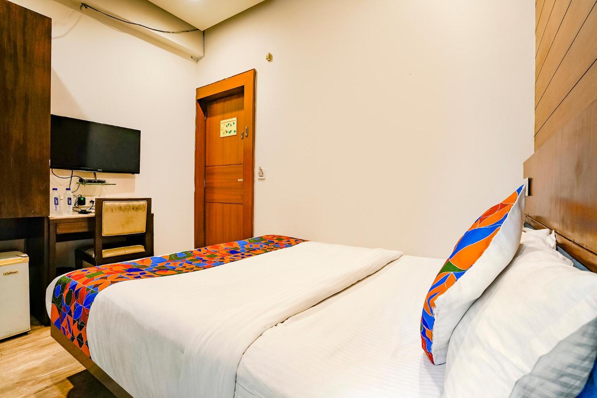 Fabhotel Kyra - Near Airport Road Ахмедабад Экстерьер фото